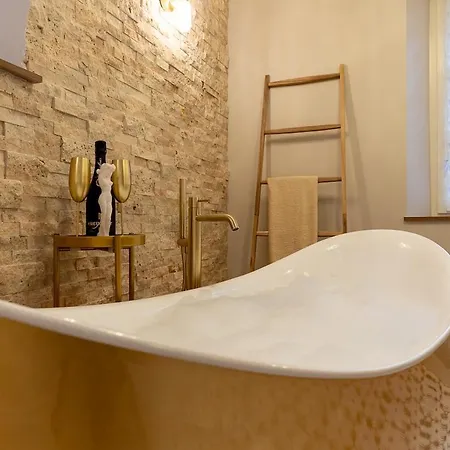 Dora Modern With Steam Fireplace And Freestanding Bathtub, , 4 People Vallauris