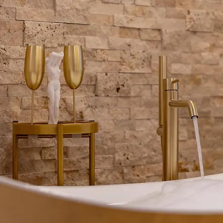 Dora Modern With Steam Fireplace And Freestanding Bathtub, , 4 People *
