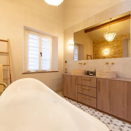 Apartman Dora Modern With Steam Fireplace And Freestanding Bathtub, , 4 People