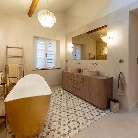 شقة Dora Modern With Steam Fireplace And Freestanding Bathtub, , 4 People *
